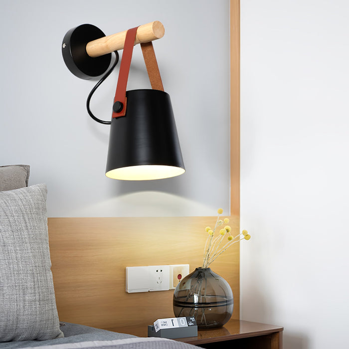 Conische Wandlamp van Hout - wandlampen - zijaanzicht
