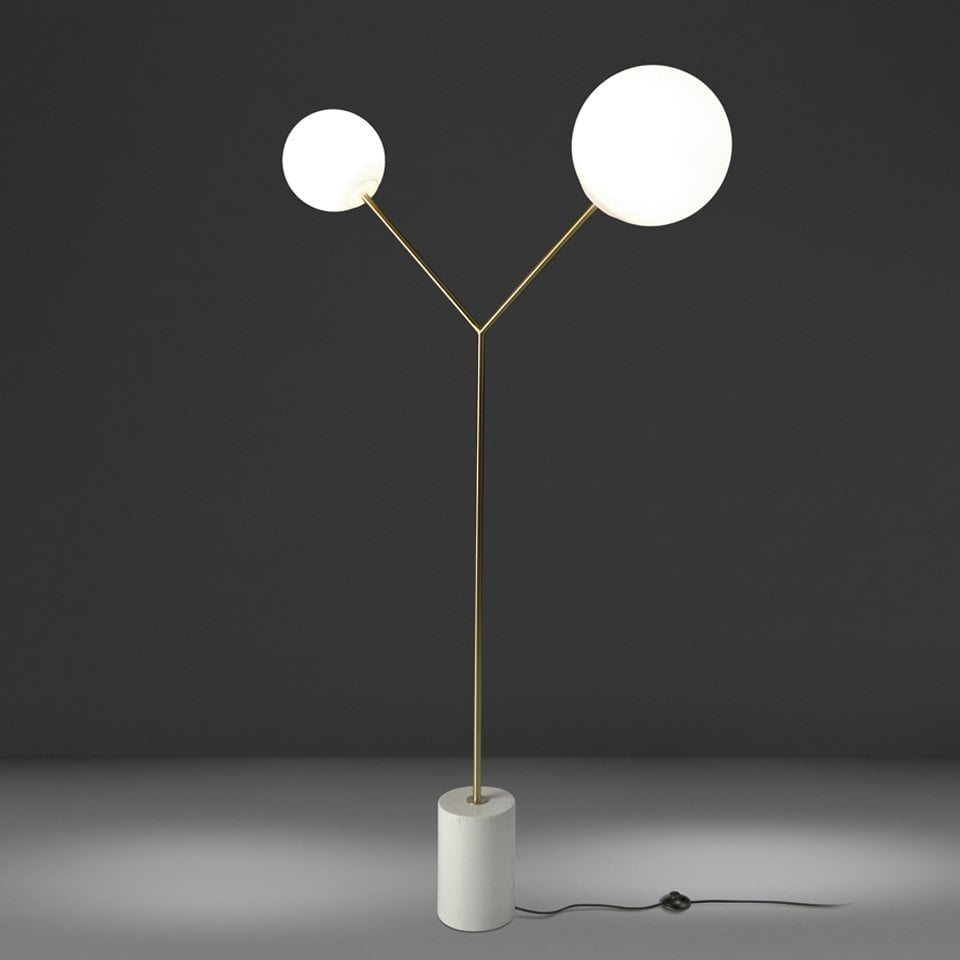 Angel Cerda - Staande Lamp In Calacatta Marmer, Verguld Staal En Wit Glas - vloerlampen - zijaanzicht