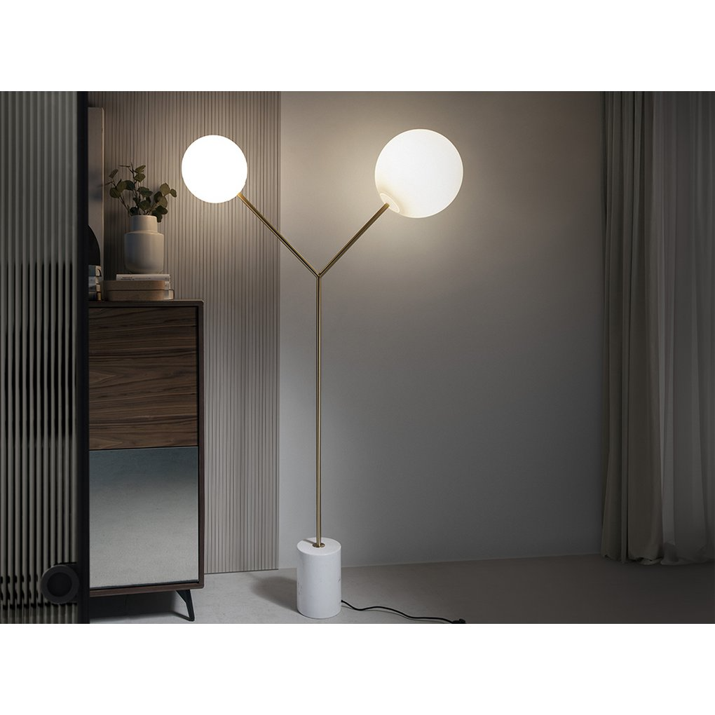 Angel Cerda - Staande Lamp In Calacatta Marmer, Verguld Staal En Wit Glas - vloerlampen - in de kamer