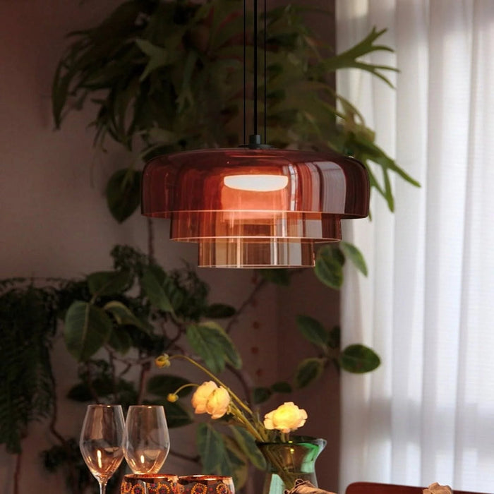 Glazen Plafondlamp Met Historische Charme en Moderne Functionaliteit - plafondlamp - in de kamer